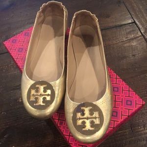 Tory Burch Gold travel logo ballet-holo